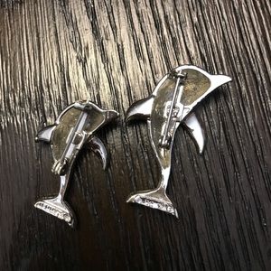 Gerry’s Jewelry - Silver Colour Gerry’s Stamped Dolphin Brooches Gerry’s Jewelry - Silver Colour Gerry’s Stamped Dolphin Brooches